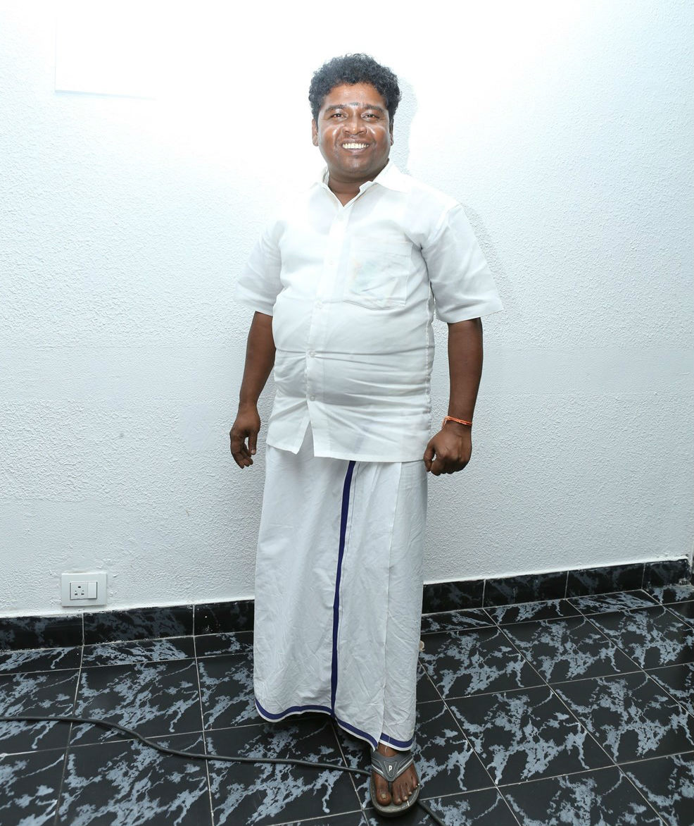 Tamil movie Kagitha Kappal Audio and Trailer Launch event held at the Madras Race Club, Guindy in Chennai. Celebs like Sivabalan (Appukutty), Vetrimaran, Dillija, Natty Nataraj, SP Muthuraman, Sivaraman and others graced the event. Kagitha Kappal,Kagitha Kappal Audio,Kagitha Kappal Trailer,Kagitha Kappal Audio Launch,Kagitha Kappal Trailer Launch,Appukutty,Sivabalan,Vetrimaran,Dillija,Natty Nataraj,SP Muthuraman,Sivaraman