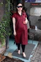 Kareena Kapoor Khan,Kareena Kapoor Khan spotted in Bandra,Kareena Kapoor spotted in Bandra,Kareena Kapoor Khan baby bump,Kareena Kapoor baby bump,kareena kapoor khan baby bump photos,Kareena Kapoor baby bump pics,Kareena Kapoor baby bump images,Kareena Ka