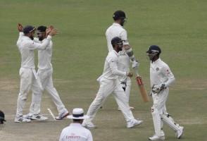 New Zealand vs India,India vs New Zealand,India vs New Zealand Test series,New Zealand all out for 262,India leads by 56 runs,Ravichandran Ashwin,Ravindra Jadeja
