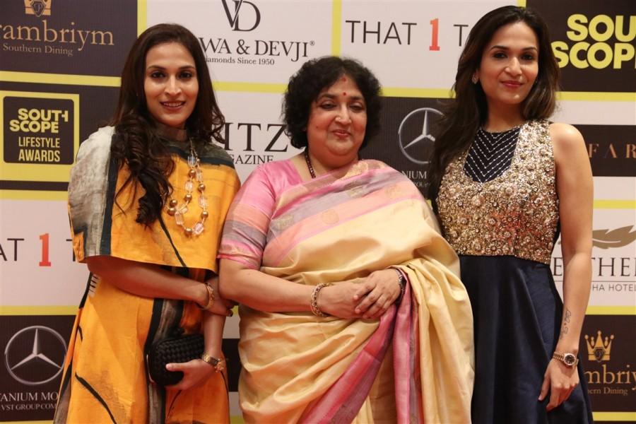 South Scope Lifestyle Awards 2016 event held at Chennai. Celebs like Vijay Sethupathi, Samantha Ruth Prabhu, Latha Rajinikanth, Aishwarya Dhanush, Soundarya Ashwin, Madhumitha, Manchu Lakshmi, Sanjana Galrani, Mariazeena Johnson, Raashi Khanna and others graced the event. South Scope Lifestyle Awards 2016,South Scope Lifestyle Awards,Vijay Sethupathi,Samantha Ruth Prabhu,Latha Rajinikanth,Aishwarya Dhanush,Soundarya Ashwin,Madhumitha,Manchu Lakshmi,Sanjana Galrani,Mariazeena Johnson,Raashi Khanna