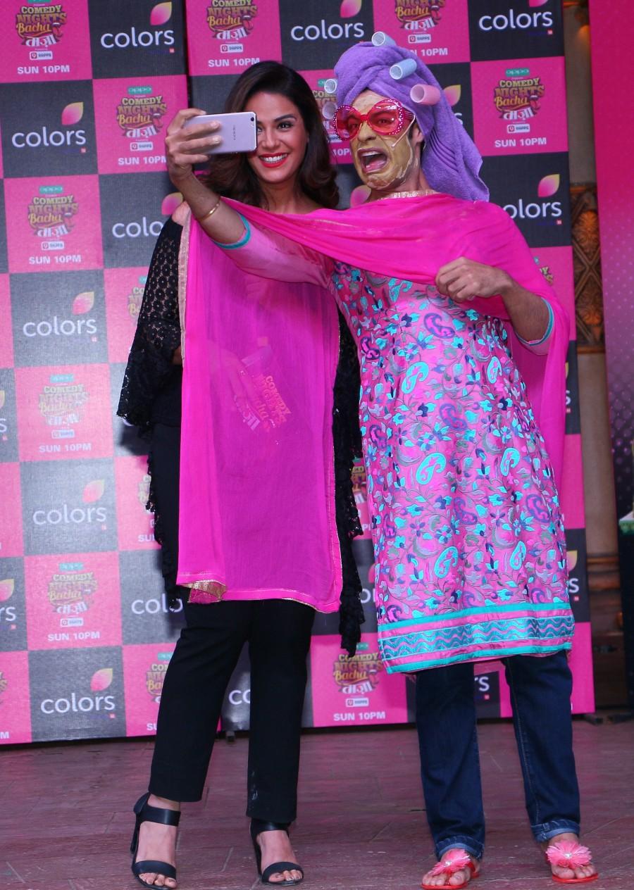 Tv actor likes Bharti Singh, Sumeet Vyas, Krushna Abhishek, Sudesh Lahiri, Aditi Bhatia, Manan Desai, Amruta Khanvilkar, Mona Singh, Ssumier Pasricha aka Pammy Aunty, Ssharad Malhotra, Nia Sharma and Balraj Sayal in Comedy Nights Bachao Taaza. Comedy Nights Bachao Taaza,Bharti Singh,Sumeet Vyas,Krushna Abhishek,Sudesh Lahiri,Aditi Bhatia,Manan Desai,Amruta Khanvilkar,Mona Singh,Ssumier Pasricha aka Pammy Aunty,Ssharad Malhotra,Nia Sharma,Balraj Sayal
