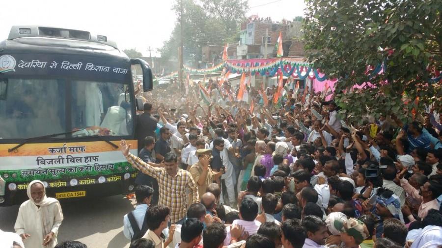 A shoe was thrown at Congress Vice President Rahul Gandhi on Monday during his ongoing 'Kisan Yatra' in Sitapur of Uttar Pradesh. Rahul Gandhi,Congress Vice President Rahul Gandhi,Kisan Yatra,Rahul Gandhi in Sitapur,Shoe hurled at Rahul Gandhi,Rahul Gandhi Shoe hurled,Shoe hurled,Rahul Gandhi during his road show