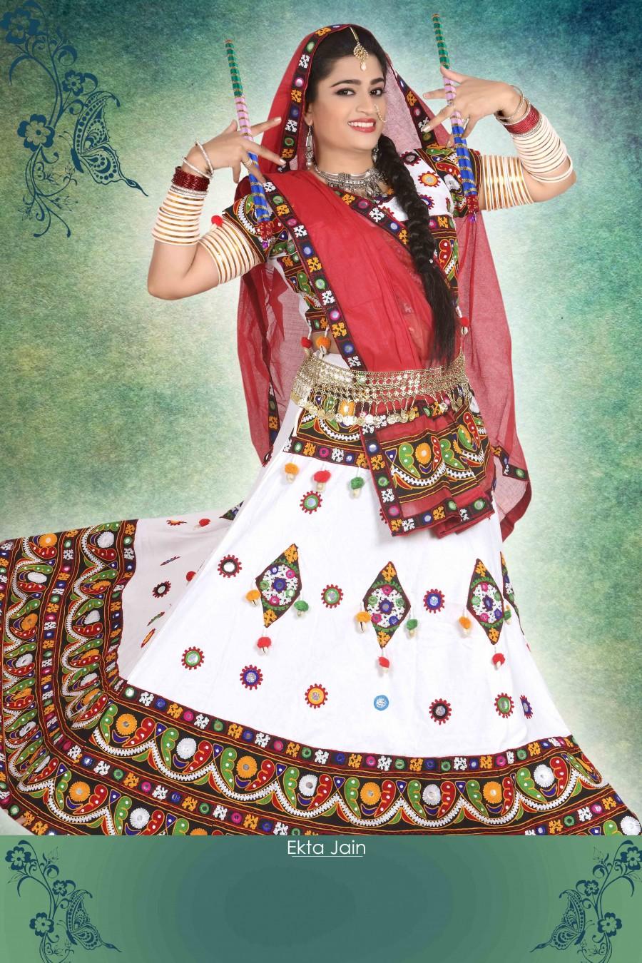 Shree Rajput and Ekta Jain are from Gujarat. They have done ads, serials and films. They got some time to shoot for Navratri as they love Dandiya and garba dance. Shree Rajput,Ekta Jain,Shree Rajput photo shoot,Ekta Jain,Celebs photo shoot,photo shoot,photo shoot for Navratri,Navratri special,Celebs photo shoot for Navratri