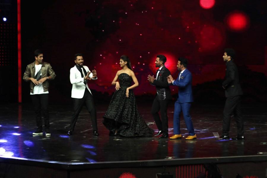 Bollywood actor Ranbir Kapoor promotes 'Ae Dil Hai Mushkil' on the set of Dance+ at RK Studio. Ranbir Kapoor,actor Ranbir Kapoor,Ae Dil Hai Mushkil,Ae Dil Hai Mushkil promotion,Ae Dil Hai Mushkil movie promotions,Ae Dil Hai Mushkil at Dance+,Dance+,Ranbir Kapoor pics,Ranbir Kapoor images,Ranbir Kapoor stills,Ranbir Kapoor pictures
