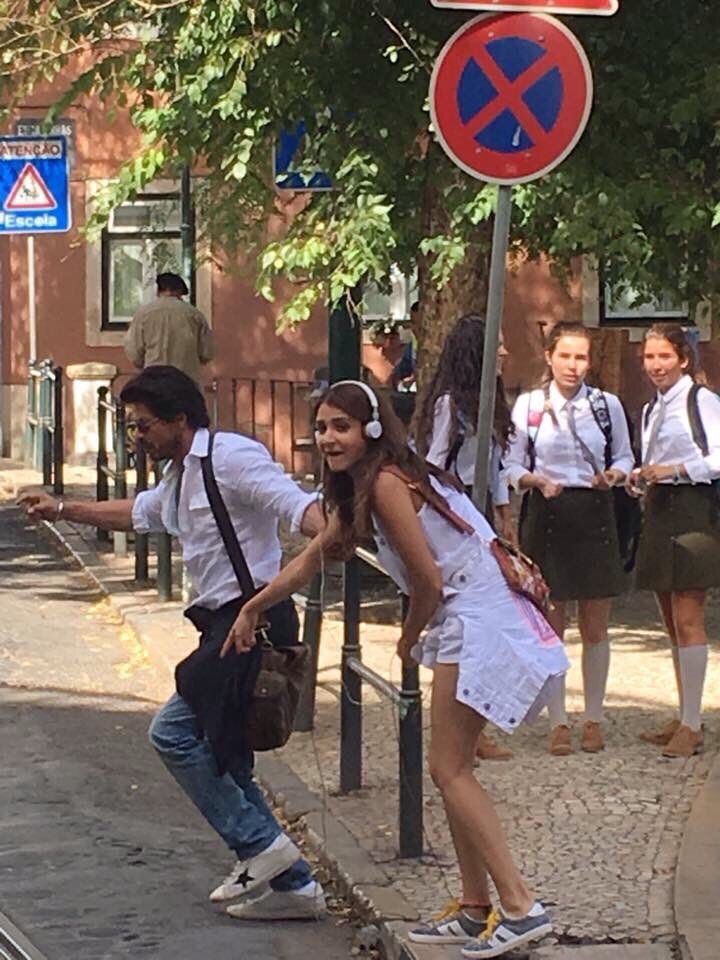 Shah Rukh Khan, Anushka Sharma and Imtiaz Ali on 'The Ring' sets in Lisbon. Shah Rukh Khan,Anushka Sharma,Shah Rukh Khan and Anushka Sharma,SRK and Anushka Sharma,SRK,The Ring,The Ring on the sets,The Ring working stills,The Ring working pics,The Ring working images,The Ring working photos,The Ring working pictures