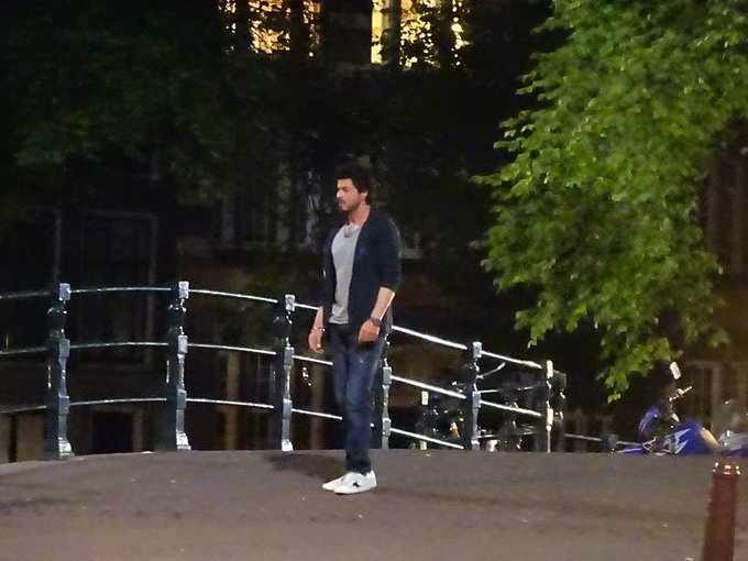 Shah Rukh Khan, Anushka Sharma and Imtiaz Ali on 'The Ring' sets in Lisbon. Shah Rukh Khan,Anushka Sharma,Shah Rukh Khan and Anushka Sharma,SRK and Anushka Sharma,SRK,The Ring,The Ring on the sets,The Ring working stills,The Ring working pics,The Ring working images,The Ring working photos,The Ring working pictures