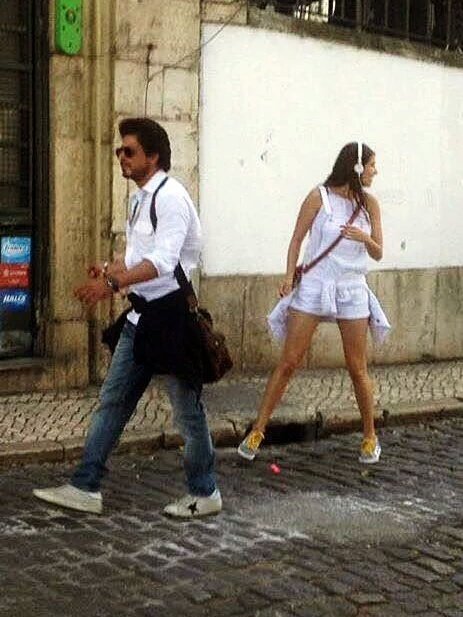 Shah Rukh Khan, Anushka Sharma and Imtiaz Ali on 'The Ring' sets in Lisbon. Shah Rukh Khan,Anushka Sharma,Shah Rukh Khan and Anushka Sharma,SRK and Anushka Sharma,SRK,The Ring,The Ring on the sets,The Ring working stills,The Ring working pics,The Ring working images,The Ring working photos,The Ring working pictures