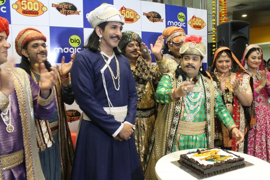 BIG Magic celebrated the milestone with the entire cast of Akbar-Birbal. Akbar-Birbal,Akbar,Birbal,Akbar Birbal Completes 500 Episodes,Akbar Birbal Completes Episodes,Har Mushkil Ka Hal Akbar Birbal,Kiku Sharda,Vishal Kotian,Kiku Sharda pics