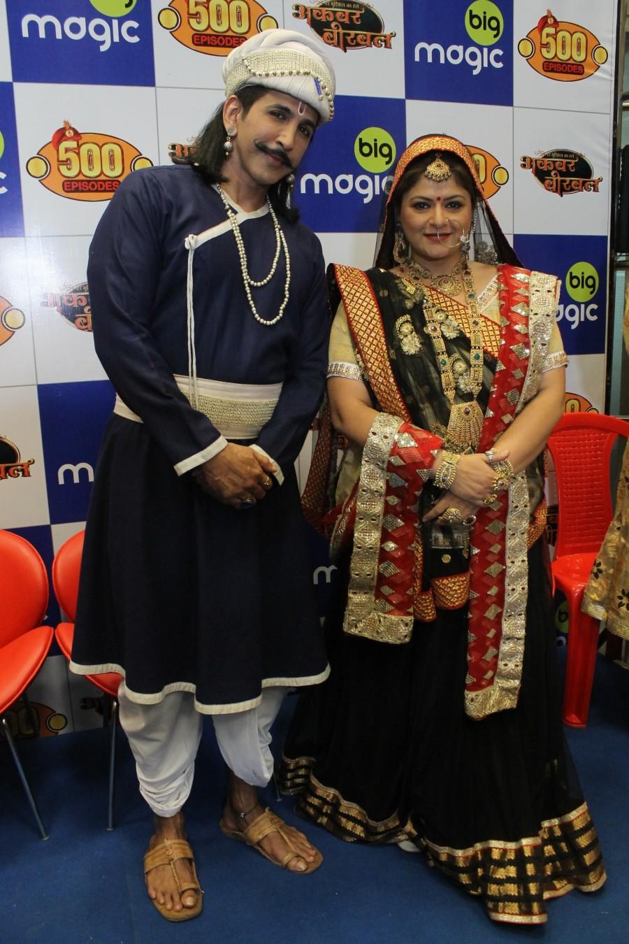 BIG Magic celebrated the milestone with the entire cast of Akbar-Birbal. Akbar-Birbal,Akbar,Birbal,Akbar Birbal Completes 500 Episodes,Akbar Birbal Completes Episodes,Har Mushkil Ka Hal Akbar Birbal,Kiku Sharda,Vishal Kotian,Kiku Sharda pics
