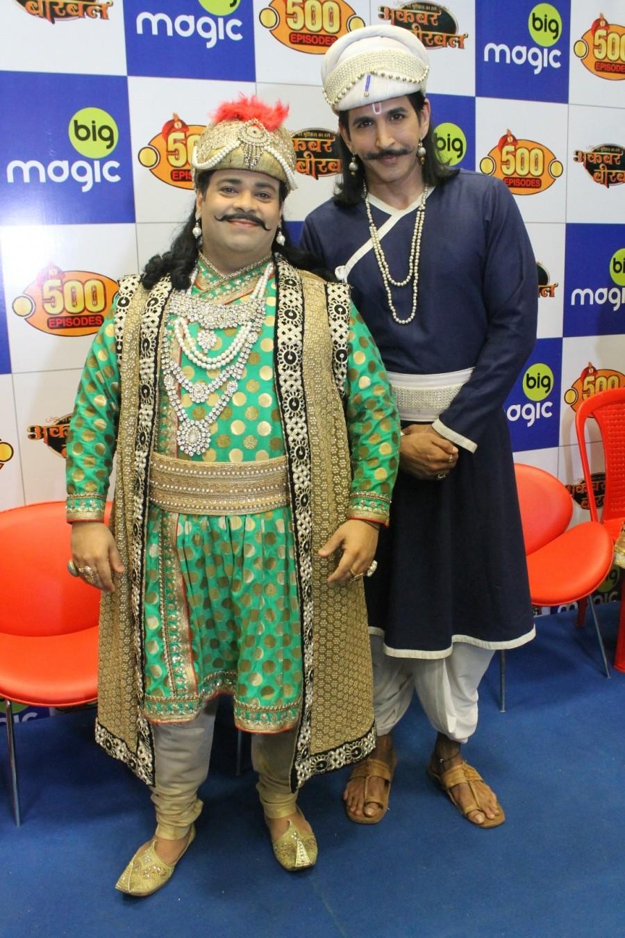 BIG Magic celebrated the milestone with the entire cast of Akbar-Birbal. Akbar-Birbal,Akbar,Birbal,Akbar Birbal Completes 500 Episodes,Akbar Birbal Completes Episodes,Har Mushkil Ka Hal Akbar Birbal,Kiku Sharda,Vishal Kotian,Kiku Sharda pics