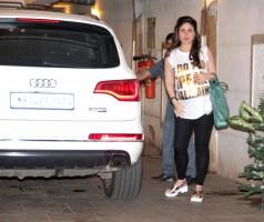 Kareena Kapoor Khan,Kareena Kapoor Khan spotted at bandra,Kareena Kapoor Khan spotted at her house,Kareena Kapoor,Kareena Kapoor Khan baby bump,Kareena Kapoor Khan pics,Kareena Kapoor Khan images,Kareena Kapoor Khan photos,Kareena Kapoor Khan stills,Karee
