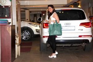 Kareena Kapoor Khan,Kareena Kapoor Khan spotted at bandra,Kareena Kapoor Khan spotted at her house,Kareena Kapoor,Kareena Kapoor Khan baby bump,Kareena Kapoor Khan pics,Kareena Kapoor Khan images,Kareena Kapoor Khan photos,Kareena Kapoor Khan stills,Karee