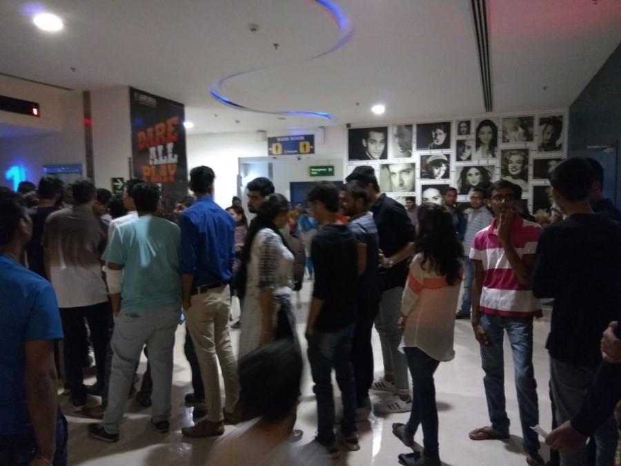 The craze for Neeraj Pandey's M.S. Dhoni: The Untold Story,Dhoni,Dhoni Fan Craze,Dhoni Craze,Mahendra Singh Dhoni,M.S. Dhoni,M.S. Dhoni Box Office