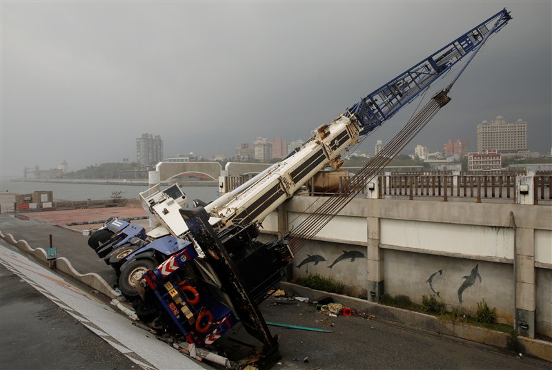 Deadly Typhoon Megi causes landslides in China after slamming into Taiwan. Tphoon Megi,Tphoon Megi strikes China,Deadly Tphoon Megi in China,Deadly Tphoon,Tphoon strikes China,Tphoon in China,China