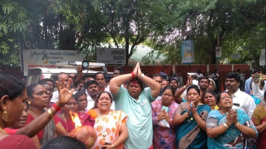 Jayalalithaa's supporters performed a special puja at Apollo Hospitals today. Jayalalithaa,Jayalalithaa health,Special Pooja for Jayalalithaa,Special Pooja for Jayalalithaa recovery,Special Pooja at Apollo Hospital,Apollo Hospital,Tamil Nadu CM Jayalalithaa,CM Jayalalithaa,special puja at Apollo Hospitals today