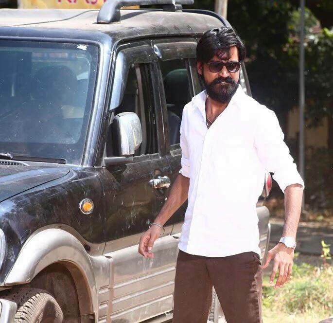 Dhanush, Trisha, Anupama Parameswaran's Kodi movie stills. Dhanush,Trisha,Anupama Parameswaran,Dhanush and Trisha,Kodi movie stills,Kodi movie pics,Kodi movie images,Kodi movie photos,Kodi movie pictures,Kodi movie gallery,Dhanush in Kodi,Trisha in Kodi