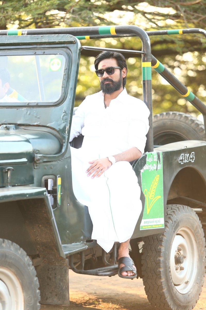 Dhanush, Trisha, Anupama Parameswaran's Kodi movie stills. Dhanush,Trisha,Anupama Parameswaran,Dhanush and Trisha,Kodi movie stills,Kodi movie pics,Kodi movie images,Kodi movie photos,Kodi movie pictures,Kodi movie gallery,Dhanush in Kodi,Trisha in Kodi