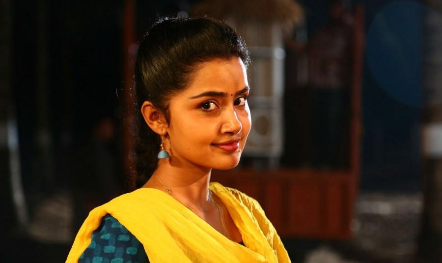 Dhanush, Trisha, Anupama Parameswaran's Kodi movie stills. Dhanush,Trisha,Anupama Parameswaran,Dhanush and Trisha,Kodi movie stills,Kodi movie pics,Kodi movie images,Kodi movie photos,Kodi movie pictures,Kodi movie gallery,Dhanush in Kodi,Trisha in Kodi