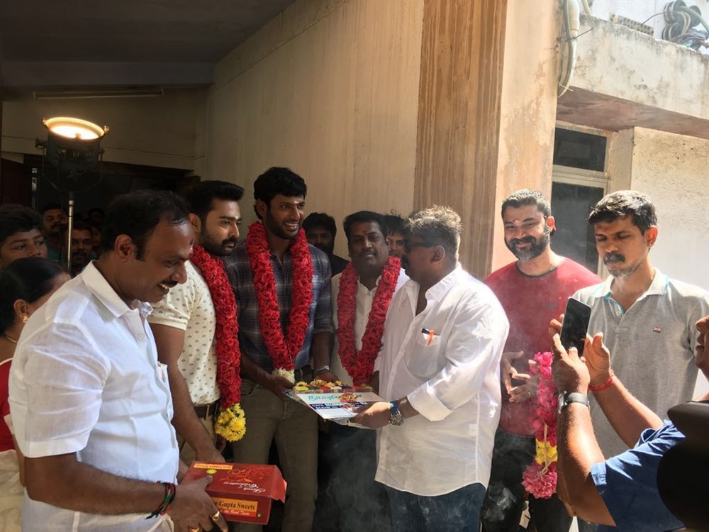 Tamil movie Thupparivaalan launched in Chennai. Celebs like Vishal, Prasanna, Mysskin and others graced the event. Vishal,Prasanna,Mysskin,Vishal and Mysskin,Thupparivaalan movie launch,Thupparivaalan movie pooja,Thupparivaalan movie launch pics,Thupparivaalan movie launch images,Thupparivaalan movie launch stills,Thupparivaalan movie launch pictures,Thupparivaalan