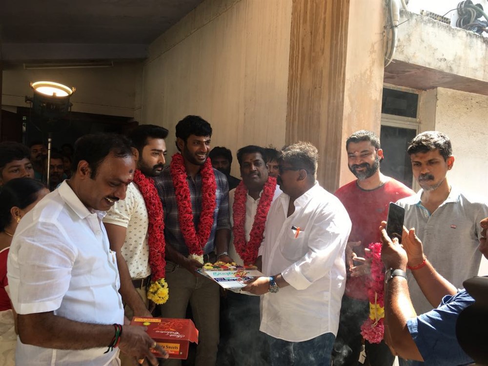 Tamil movie Thupparivaalan launched in Chennai. Celebs like Vishal, Prasanna, Mysskin and others graced the event. Vishal,Prasanna,Mysskin,Vishal and Mysskin,Thupparivaalan movie launch,Thupparivaalan movie pooja,Thupparivaalan movie launch pics,Thupparivaalan movie launch images,Thupparivaalan movie launch stills,Thupparivaalan movie launch pictures,Thupparivaalan