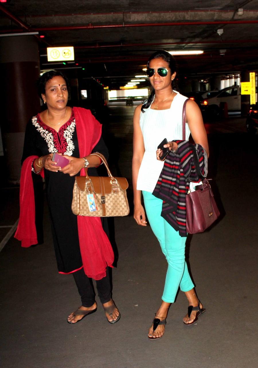 Silver winner of Rio Olympics 2016 PV Sindhu and Neha Dhupia spotted at Mumbai International Airport. PV Sindhu,Neha Dhupia,PV Sindhu and Neha Dhupia,PV Sindhu spotted at Mumbai airport,Neha Dhupia spotted at Mumbai airport