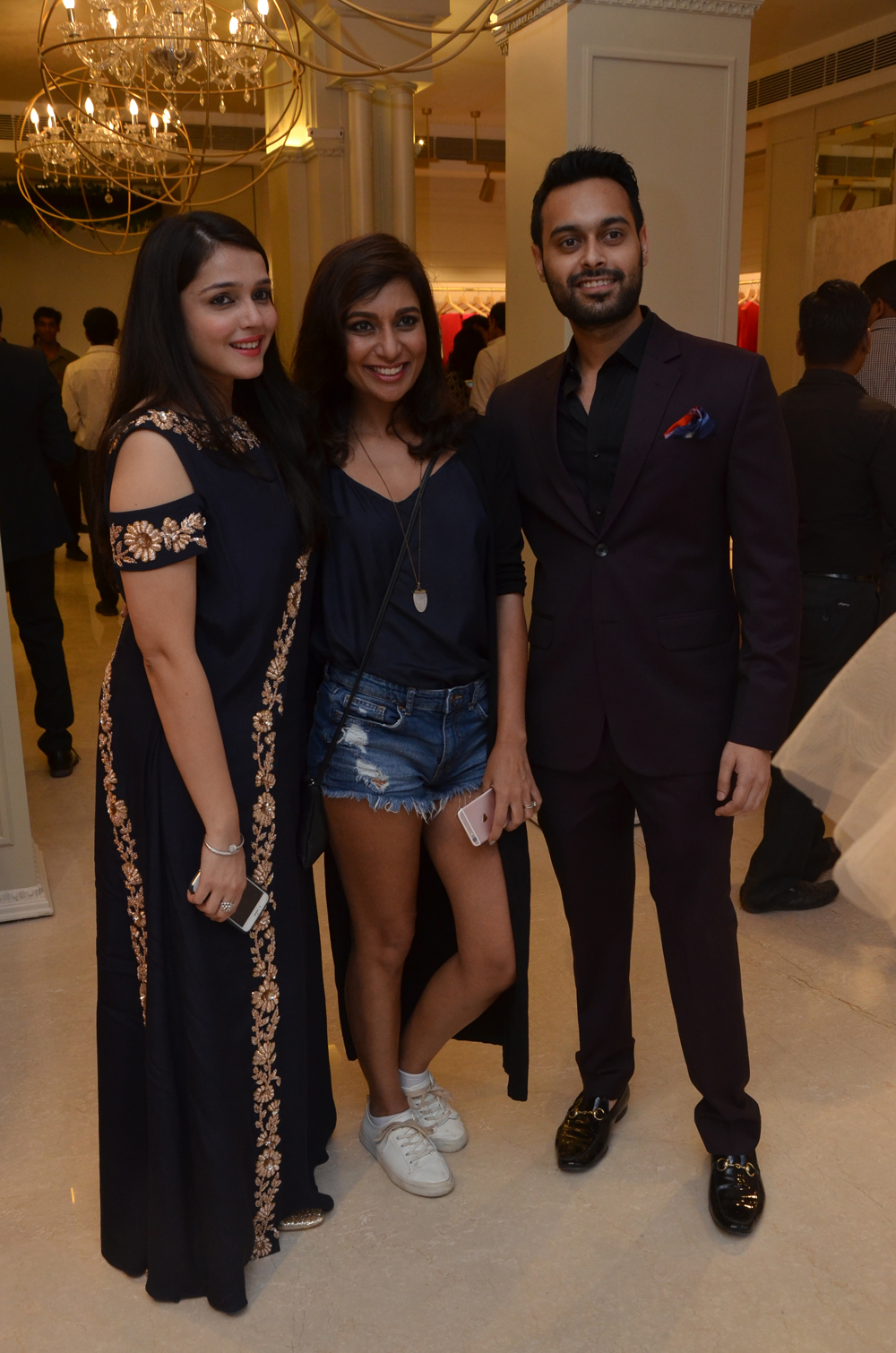 The evening was co-hosted by Gauri Malhotra Narang and Suved Lohia. The glamorous soireé saw some famed names like Malaika Arora Khan, Bhumi Pednekar, Anchal Kumar, Shamita Singha, Amrita Raichand, Manasi Scott and Kritika Kamra from the industry wearing outfits from Sionnah to show support to this stylish new fashion hub. Other guests included Malini Agarwal, Kim Sharma, Suchitra Pillai, Ashish Sajnani and Sunny Kaushal. Malaika Arora Khan,Bhumi Pednekar,Anchal Kumar,Shamita Singha,Amrita Raichand,Manasi Scott,Malini Agarwal,Kim Sharma,Suchitra Pillai,Ashish Sajnani