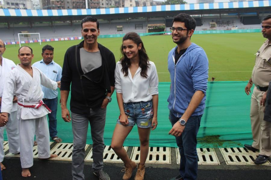 Celebs like Akshay Kumar, Alia Bhatt, Aditya Thackeray at Women's Self Defence Centre graduation day. Akshay Kumar,Alia Bhatt,Aditya Thackeray,Akshay Kumar and Alia Bhatt,Women's Self Defence Centre graduation day,Women's Self Defence day,Akshay Kumar pics,Akshay Kumar images,Akshay Kumar photos,Akshay Kumar stills,Alia Bhatt pics,Alia Bhatt ima