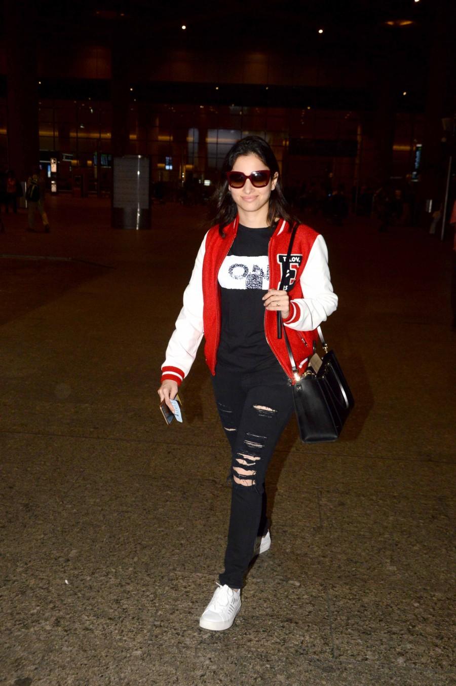 Bollywood celebs like Aishwarya Rai Bachchan, Sushmita Sen, Tamannaah Bhatia, Kareena Kapoor Khan, Saif Ali Khan, Rana Daggubati, Govinda and many more spotted at Mumbai airport. Aishwarya Rai Bachchan,Sushmita Sen,Tamannaah Bhatia,Kareena Kapoor Khan,Saif Ali Khan,Rana Daggubati,Celebs at airport,Celebs at Mumbai airport,Govinda
