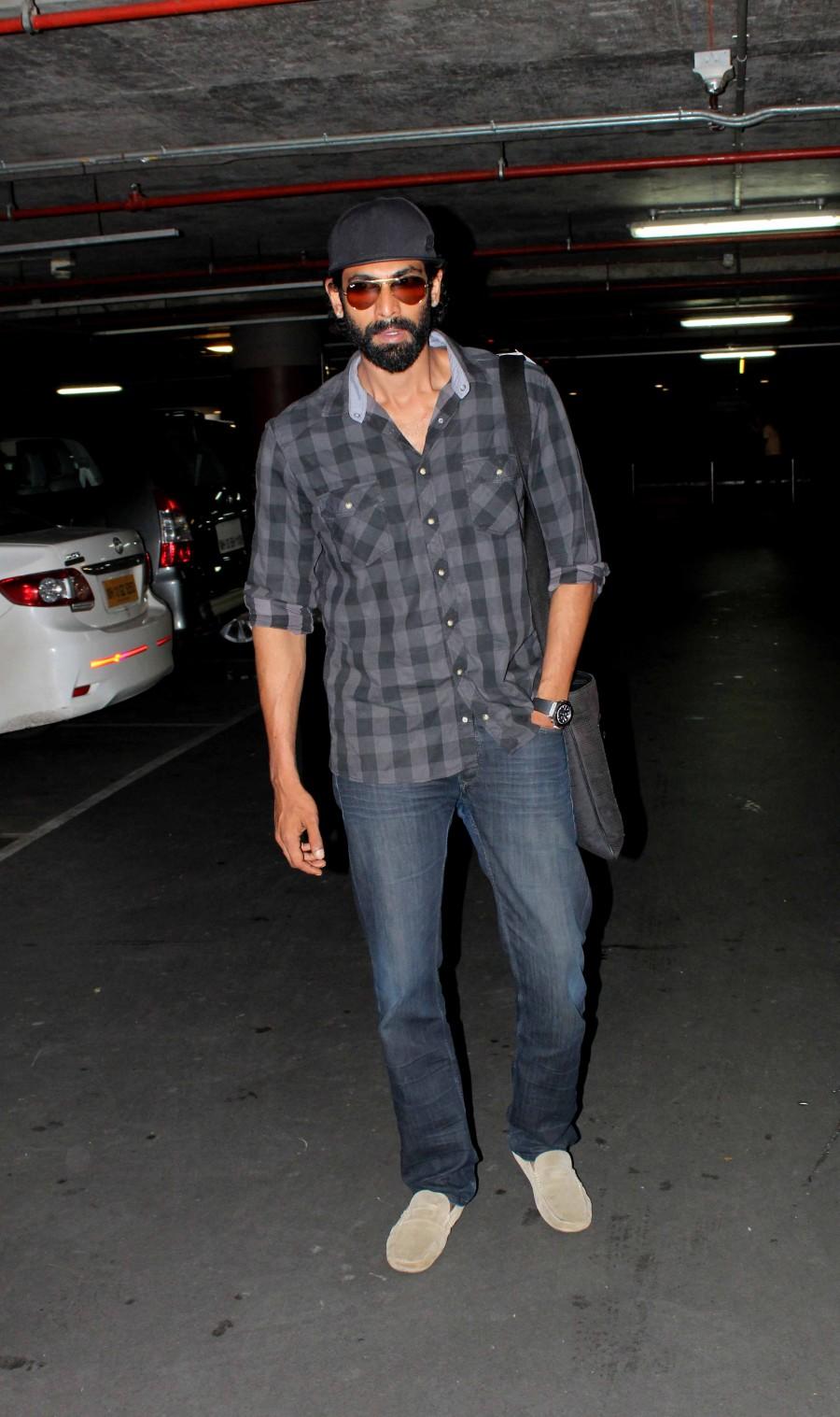 Bollywood celebs like Aishwarya Rai Bachchan, Sushmita Sen, Tamannaah Bhatia, Kareena Kapoor Khan, Saif Ali Khan, Rana Daggubati, Govinda and many more spotted at Mumbai airport. Aishwarya Rai Bachchan,Sushmita Sen,Tamannaah Bhatia,Kareena Kapoor Khan,Saif Ali Khan,Rana Daggubati,Celebs at airport,Celebs at Mumbai airport,Govinda