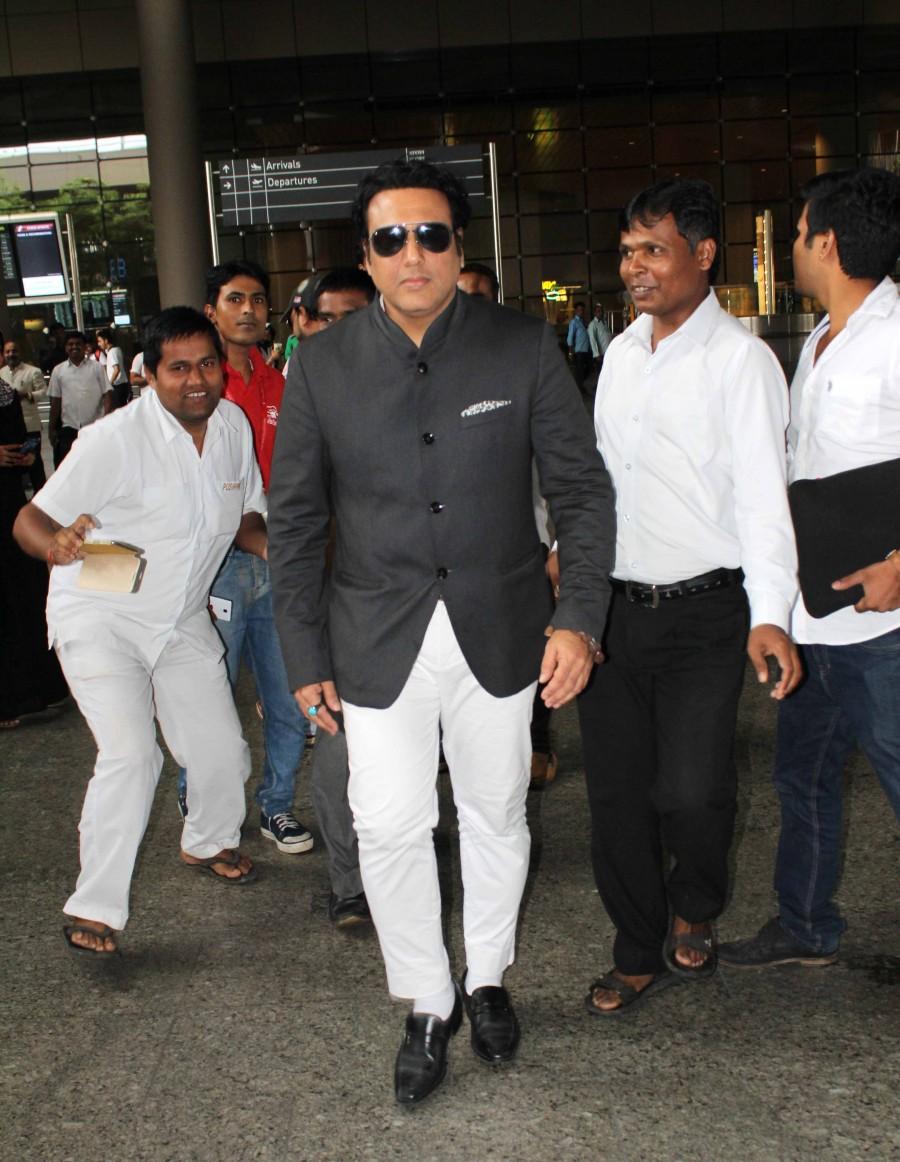 Bollywood celebs like Aishwarya Rai Bachchan, Sushmita Sen, Tamannaah Bhatia, Kareena Kapoor Khan, Saif Ali Khan, Rana Daggubati, Govinda and many more spotted at Mumbai airport. Aishwarya Rai Bachchan,Sushmita Sen,Tamannaah Bhatia,Kareena Kapoor Khan,Saif Ali Khan,Rana Daggubati,Celebs at airport,Celebs at Mumbai airport,Govinda