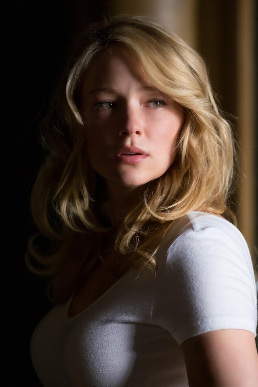 Emily Blunt's role in 'The Devil wears Prada' is remembered till today as she drew rave reviews for the same. After delivering memorable performances, the actress is now set to play an Alcoholic on celluloid. Emily Blunt,The Girl on the Train,The Girl on the Train movie stills,Paula Hawkins,DreamWorks Pictures,Golden Globe nominee,The Girl on the Train movie pics,The Girl on the Train movie images,The Girl on the Train movie photos,The Girl on the Train movie
