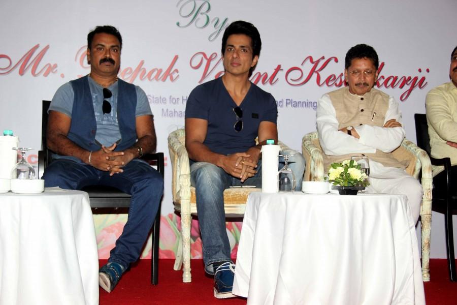 Bollywood actor Sonu Sood's wax statue unveiled in Mumbai. Sonu Sood,Sonu Sood's wax statue unveiled,Sonu Sood wax statue,Sonu Sood wax statue pics,Sonu Sood wax statue images,Sonu Sood wax statue stills,Sonu Sood wax statue pictures,Sonu Sood wax statue photos