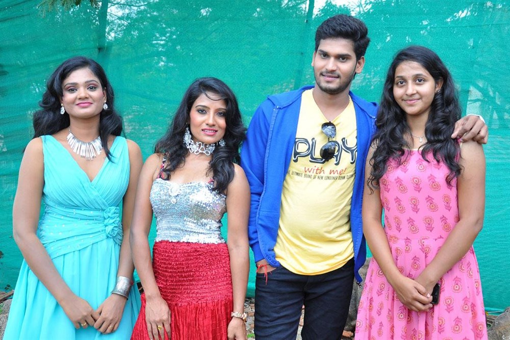 Telugu movie Maro Drushyam launched event held at Hyderabad. Celebs like Mamatha Ravath, Bharatha Naidu and others graced the event. Maro Drushyam Movie launch,Mamatha Ravath,Bharatha Naidu,Maro Drushyam Movie launch pics,Maro Drushyam Movie launch images,Maro Drushyam Movie launch stills,Maro Drushyam Movie launch pictures,Maro Drushyam Movie launch photos