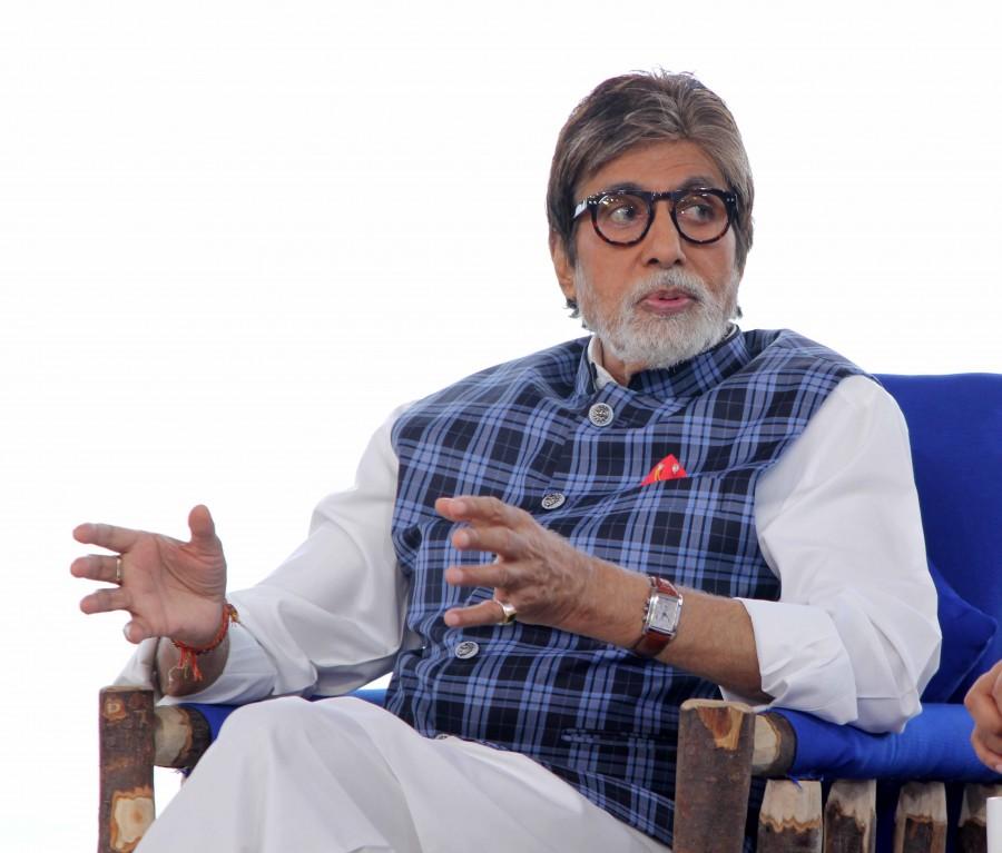 Photos of Bollywood actor Amitabh Bachchan participates in cleanliness drive at Juhu Beach. Amitabh Bachchan,actor Amitabh Bachchan,Amitabh Bachchan participates in cleanliness drive,Amitabh Bachchan in cleanliness drive,Amitabh Bachchan pics,Amitabh Bachchan images,Amitabh Bachchan stills,Amitabh Bachchan pictures,Amitabh Bachchan photos