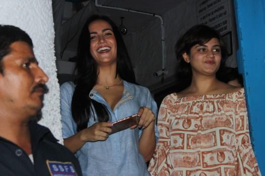 Photos of Bollywood actress Evelyn Sharma host 3rd garage sale of seams for dreams at olive bar bandra.