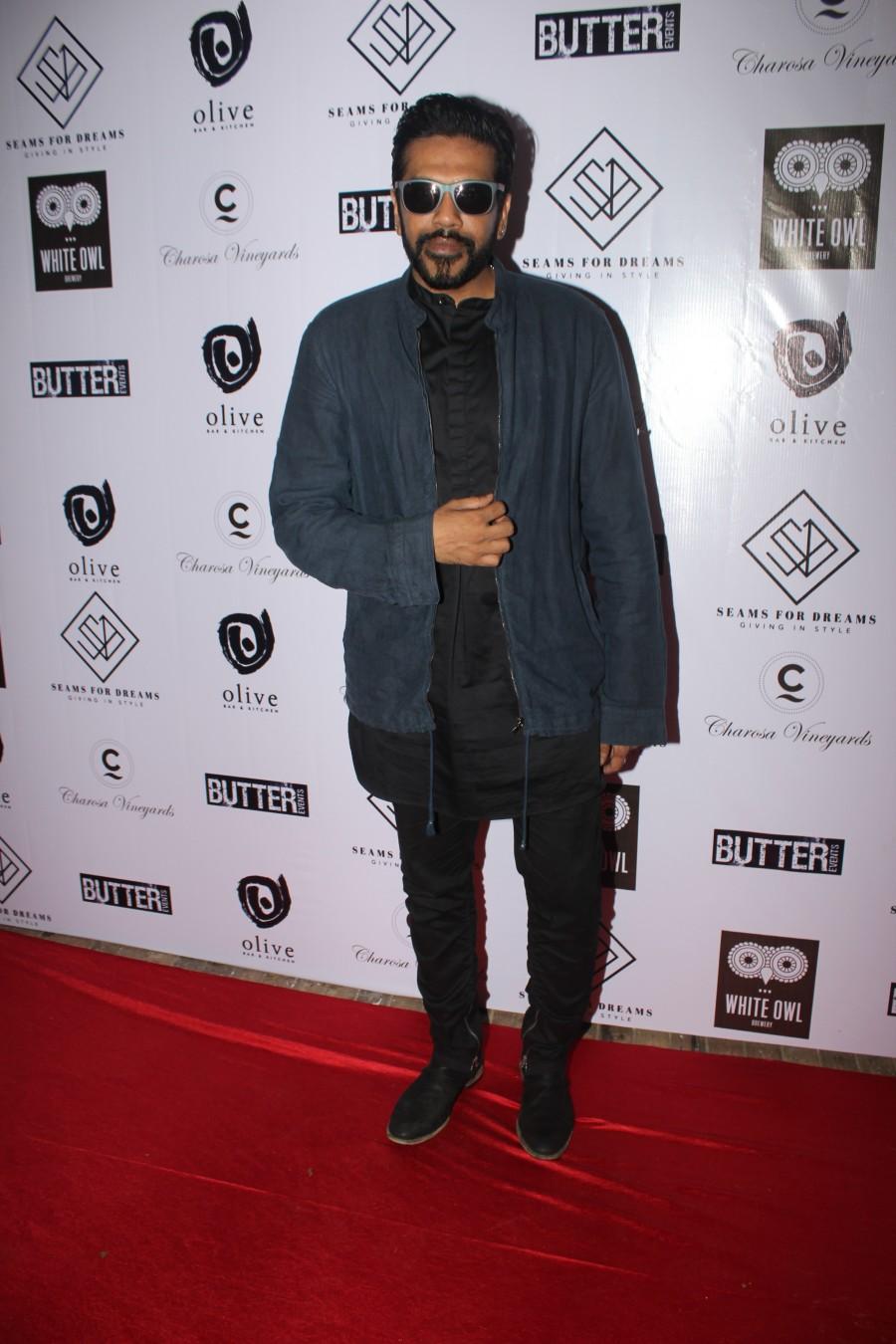 Photos of Bollywood actress Evelyn Sharma host 3rd garage sale of seams for dreams at olive bar bandra. Evelyn Sharma,actress Evelyn Sharma,3rd garage sale,Evelyn Sharma pics,Evelyn Sharma images,Evelyn Sharma stills,Evelyn Sharma pictures,Evelyn Sharma lastest pics,Evelyn Sharma latest images,Evelyn Sharma latest pictures