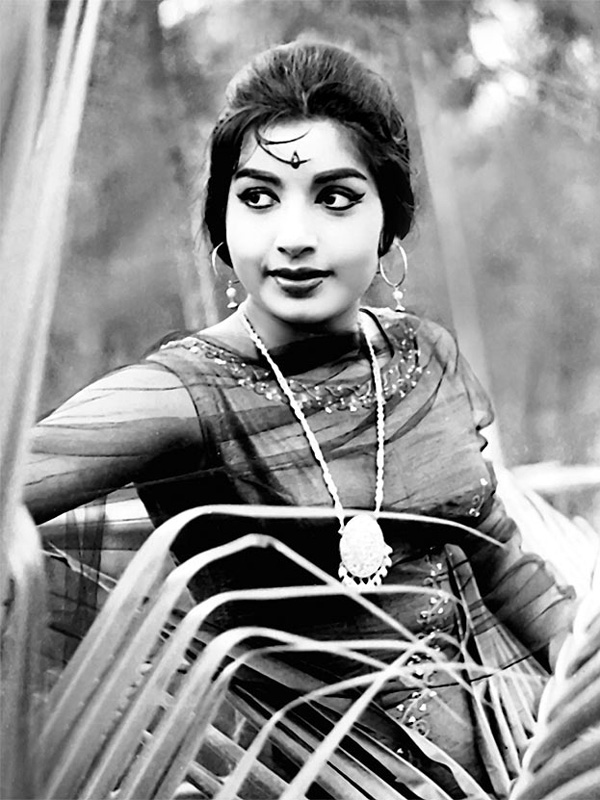 Check out Tamil Nadu CM Jayalalithaa's Rare and Unseen Pictures. Jayalalithaa,jayalalithaa health,Jayalalithaa dead,Jayalalithaa death rumours,Jayalalithaa rare pics,Jayalalithaa rare images,Jayalalithaa rare photos,Jayalalithaa rare stills,Jayalalithaa rare pictures,Jayalalithaa unseen pics,Jayalalithaa unseen images