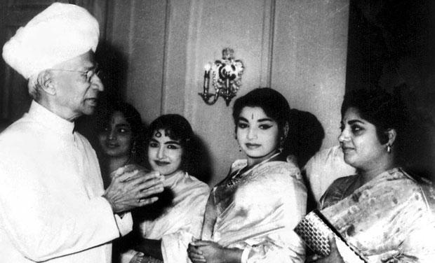 Check out Tamil Nadu CM Jayalalithaa's Rare and Unseen Pictures. Jayalalithaa,jayalalithaa health,Jayalalithaa dead,Jayalalithaa death rumours,Jayalalithaa rare pics,Jayalalithaa rare images,Jayalalithaa rare photos,Jayalalithaa rare stills,Jayalalithaa rare pictures,Jayalalithaa unseen pics,Jayalalithaa unseen images