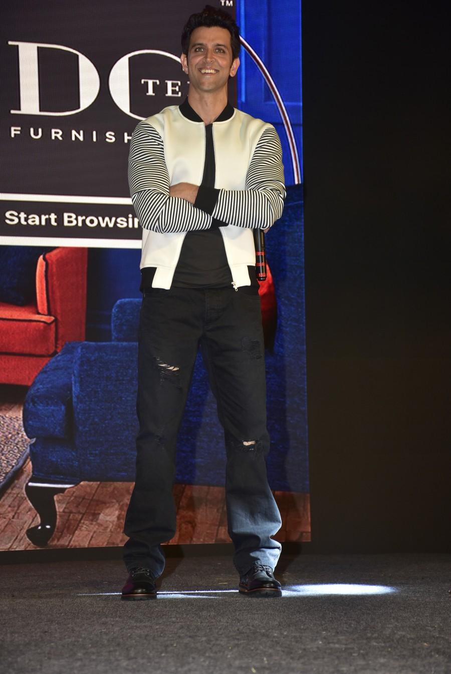 ML Arora (Chairman,DCTex Furnishing) said, "The younger generation should take note of the rising awareness of consumers in the home furnishing space and adapt to changes in the technology space.I am happy that DCtex has grown from a family run business to one leading brands in the world." Hrithik Roshan,Hrithik Roshan unveils Digital Home application,actor Hrithik Roshan,Hrithik Roshan pics,Hrithik Roshan images,Hrithik Roshan stills,Hrithik Roshan pictures,Hrithik Roshan latest pics,Hrithik Roshan latest images,Hrithik Roshan latest photo