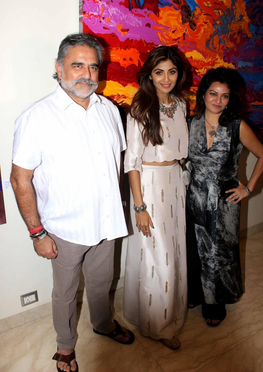 Photos of Bollywood actress Shilpa Shetty inaugurates Anu Malhotra's show "Flow Dreams" at gallery art&soul. Shilpa Shetty,Shilpa Shetty inaugurates Anu Malhotra,Flow Dreams,Shilpa Shetty pics,Shilpa Shetty images,Shilpa Shetty photos,Shilpa Shetty pictures,Shilpa Shetty latest pics,Shilpa Shetty latest pictures,Shilpa Shetty latest photos