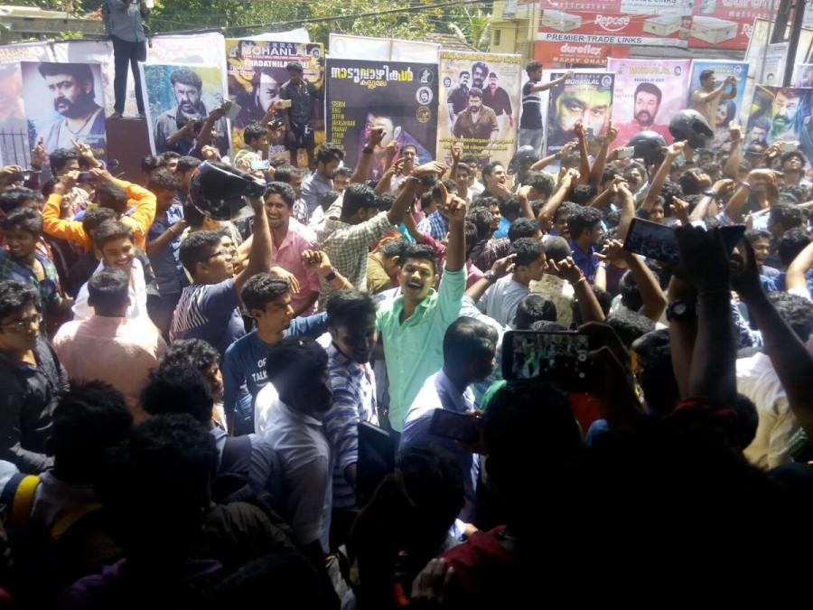 Mohanlal fans celebrate the release of Pulimurugan. Mohanlal fans,Mohanlal,Pulimurugan,Pulimurugan FDFS,Pulimurugan celebrations,Pulimurugan pics,Pulimurugan images,Pulimurugan photos,Pulimurugan stills,Pulimurugan pictures