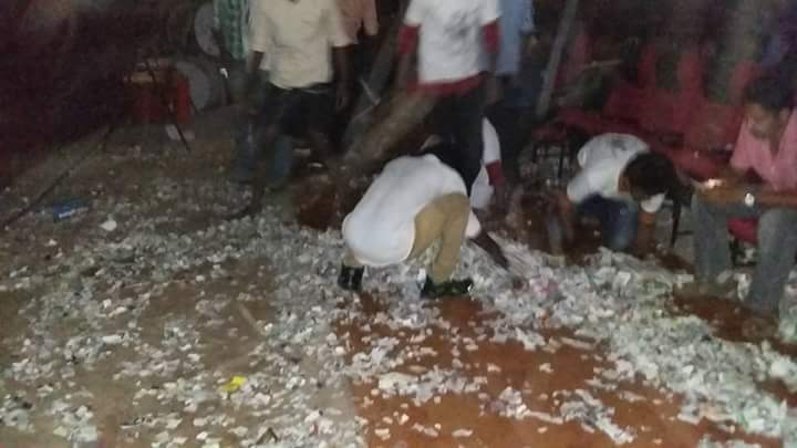 Mohanlal fans celebrate the release of Pulimurugan. Mohanlal fans,Mohanlal,Pulimurugan,Pulimurugan FDFS,Pulimurugan celebrations,Pulimurugan pics,Pulimurugan images,Pulimurugan photos,Pulimurugan stills,Pulimurugan pictures