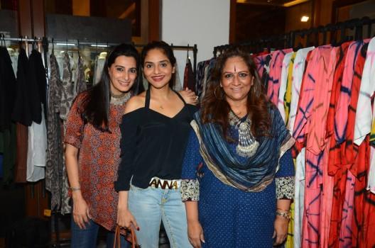 Photos of 50th Charity Exhibition Of Mana Shetty's Save The Children India ARAAISH.