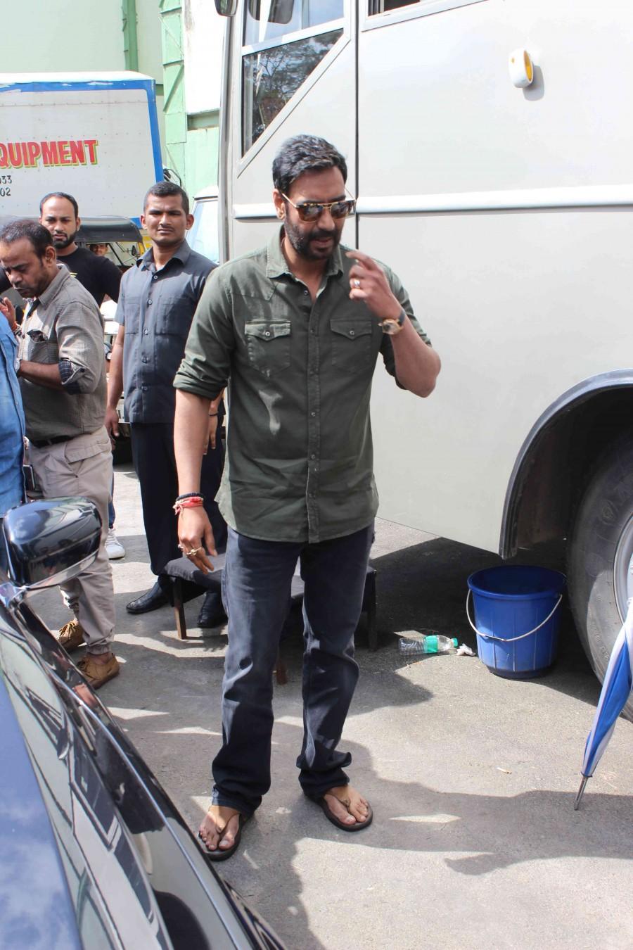 Photos of Bollywood actor Ajay Devgn promotes 'Shivaay' on the set of Savdhaan India at Filmcity. Ajay Devgn,Ajay Devgn promotes Shivaay,Shivaay,Shivaay promotion,Shivaay movie promotion,Shivaay promotion Filmcity,Ajay Devgn pics,Ajay Devgn images,Ajay Devgn photos,Ajay Devgn stills,Ajay Devgn pictures