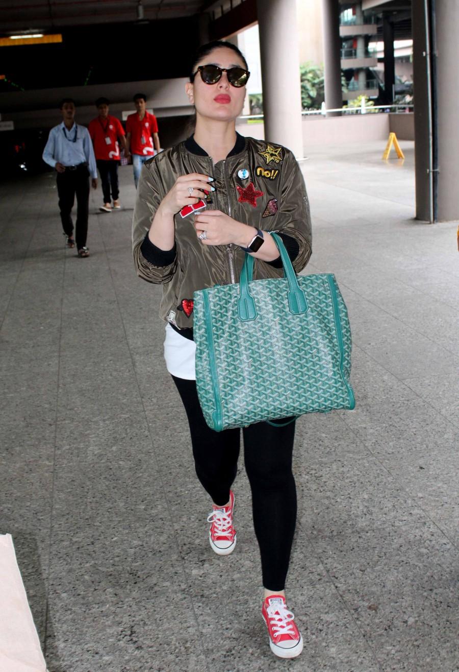 Celebs like Tamannaah Bhatia, Sonu Sood, Amitabh Bachchan, Sachin Tendulkar, Abhishek Bachchan, Kareena Kapoor Khan and many more spotted at Mumbai Airport. Tamannaah Bhatia,Sonu Sood,Amitabh Bachchan,Sachin Tendulkar,Abhishek Bachchan,Kareena Kapoor Khan,Celebs at Airport,Celebs spotted at Airport,Celebs spotted at Mumbai Airport,Mumbai Airport