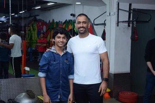 M.S. Dhoni: The Untold Story has been receiving an overwhelming response and has clicked and largely resonated with the audiences. The child actor who plays Dhoni has been garnering rave reviews for his character of young Dhoni. Recently, while in the capital M.S Dhoni met Zeeshan, the small boy who played Dhoni on screen. The young boy Zeeshan, was glad, and flooded with joy the moment he met Captain Cool.