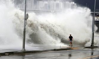 Typhoon Chaba,Typhoon Chaba batters South Korea,Typhoon Chaba hits South Korea,heavy rain in South Korea,flooding in South Korea,Typhoon Chaba batters South Korea and heads to Japan,Typhoon Chaba photos,Typhoon Chaba pics,Typhoon Chaba images,Typhoon Chab