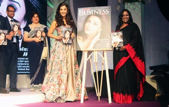 Aishwarya Rai Bachchan, who won the 'Outstanding Woman - Celebrity of the Year' award was grace, beauty and confidence personified as she charmed the audience when she walked on stage in a Manish Malhotra gown to receive her trophy and even applauded her fellow winners.