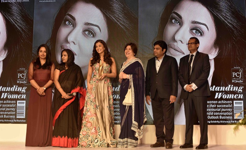 Aishwarya Rai Bachchan, who won the 'Outstanding Woman - Celebrity of the Year' award was grace, beauty and confidence personified as she charmed the audience when she walked on stage in a Manish Malhotra gown to receive her trophy and even applauded her fellow winners. Aishwarya Rai Bachchan,Ananya Birla,Ashni Biyani,Anita Dongre,Tara Singh Vachani,Kiran Mazumdar Shaw,Hemalatha Annamalai,Ritu Dalmia,Anu Acharya,Richa Kar,Radhika Aggarwal,Pooja Warier,Gloria Benny,Upasana Taku,Shubhra Chadda,Neha Singh,Suchi Mukherjee,Ro