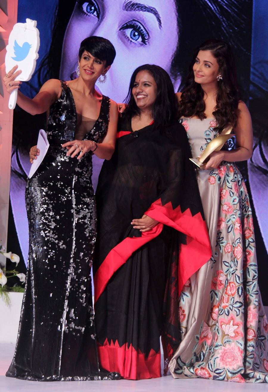 Aishwarya Rai Bachchan, who won the 'Outstanding Woman - Celebrity of the Year' award was grace, beauty and confidence personified as she charmed the audience when she walked on stage in a Manish Malhotra gown to receive her trophy and even applauded her fellow winners. Aishwarya Rai Bachchan,Ananya Birla,Ashni Biyani,Anita Dongre,Tara Singh Vachani,Kiran Mazumdar Shaw,Hemalatha Annamalai,Ritu Dalmia,Anu Acharya,Richa Kar,Radhika Aggarwal,Pooja Warier,Gloria Benny,Upasana Taku,Shubhra Chadda,Neha Singh,Suchi Mukherjee,Ro
